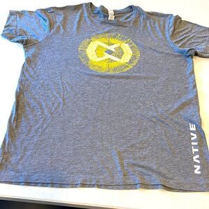 Native men’s T-shirt size large gray with yellow design.